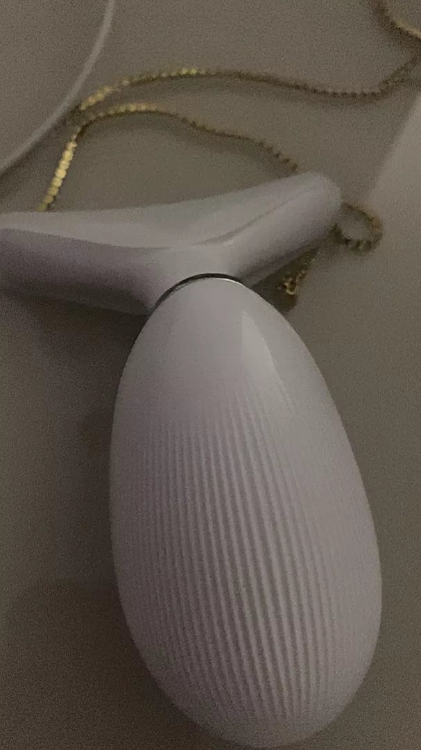 Customer photo review of Vibralift™ - Multifunktionel Nakke- og Ansigtsmassager med LED-terapi, Sonic Vibration og Varmebehandling