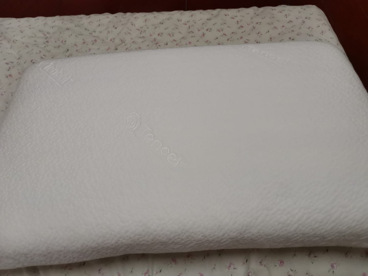 Customer photo review of Getha Togetha Victoria Adams Latex Pillow