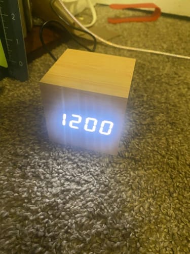 Customer photo review of Réveil bois cube