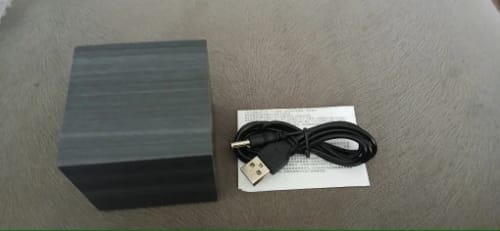 Customer photo review of Réveil bois cube