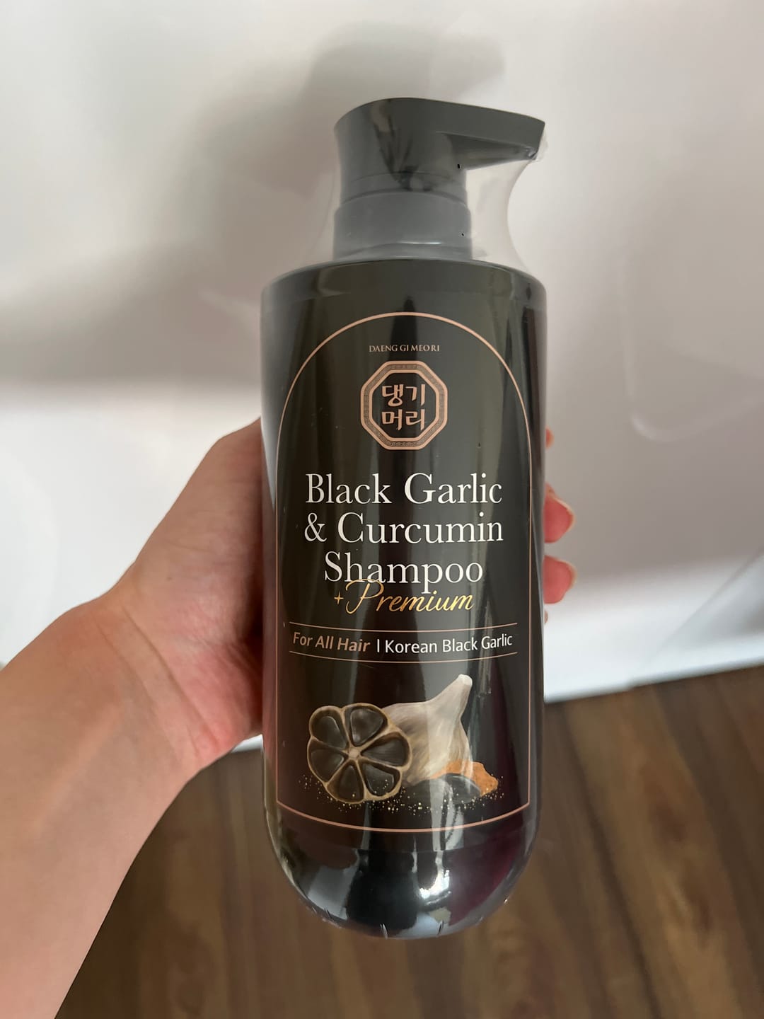 Customer photo review of Премиум анти-ейдж шампоан против косопад с Черен чесън и куркумин Doori Black Garlic and Curcumin Shampoo