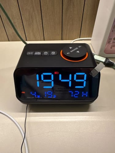 Customer photo review of Radio réveil moderne