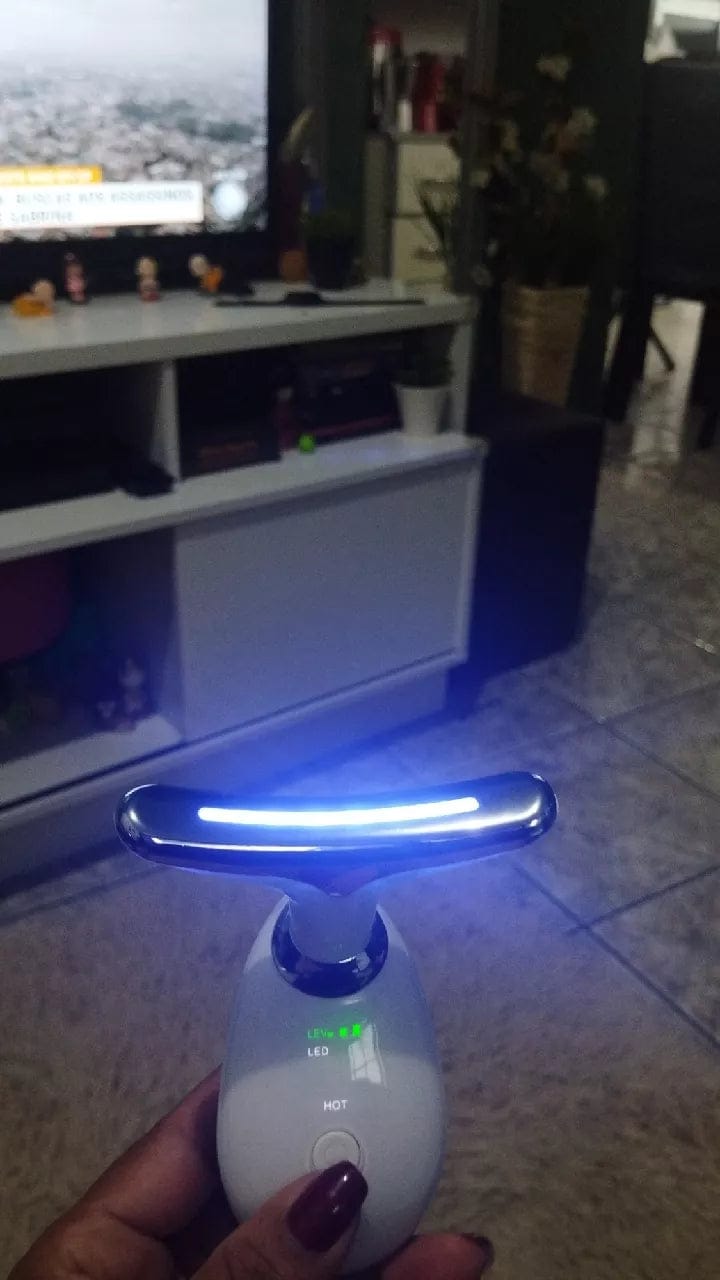 Customer photo review of Vibralift™ - Multifunktionel Nakke- og Ansigtsmassager med LED-terapi, Sonic Vibration og Varmebehandling