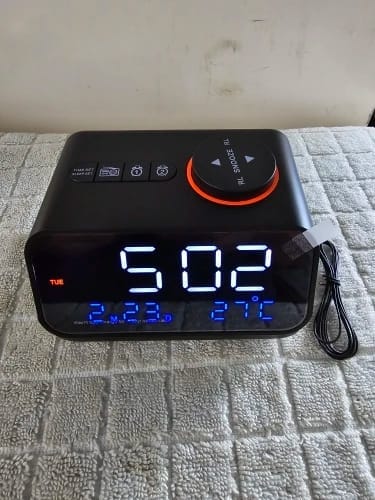 Customer photo review of Radio réveil moderne