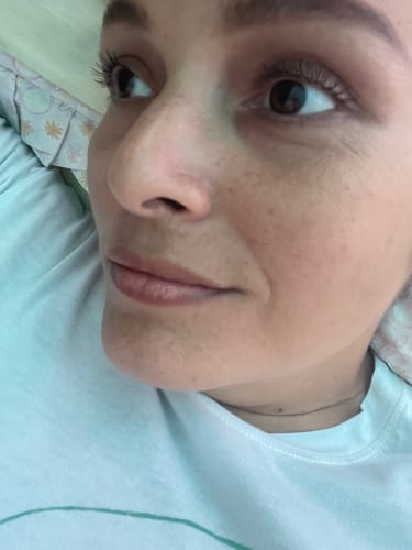 Customer photo review of Suero para pestañas y cejas