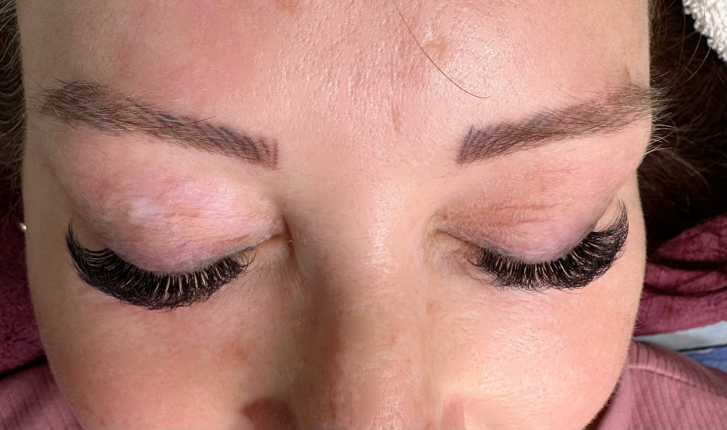 Customer photo review of Bomb Glue 0.1-0.3s Fast Drying Extremely Strong Lash Adhesive