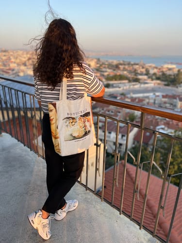 Customer photo review of The Birth of Venus Omuz Çantası