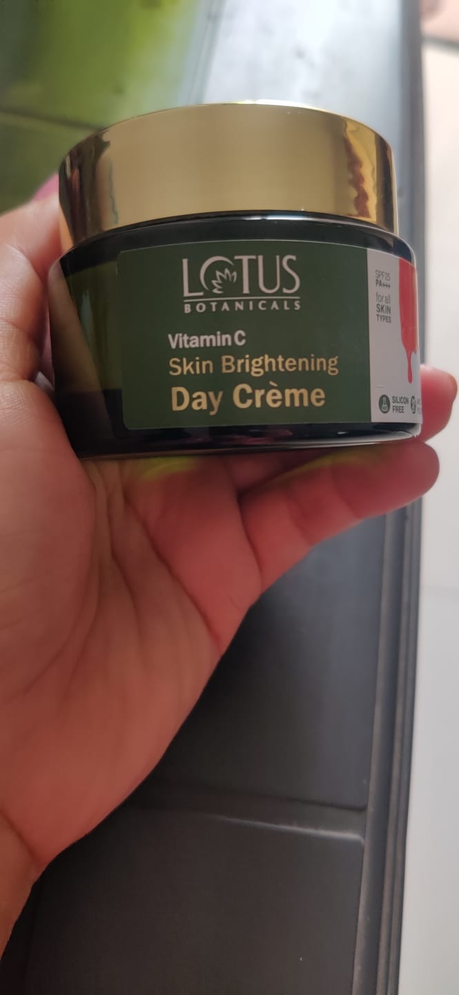 Customer photo review of Vitamin C Skin Brightening Day Crème