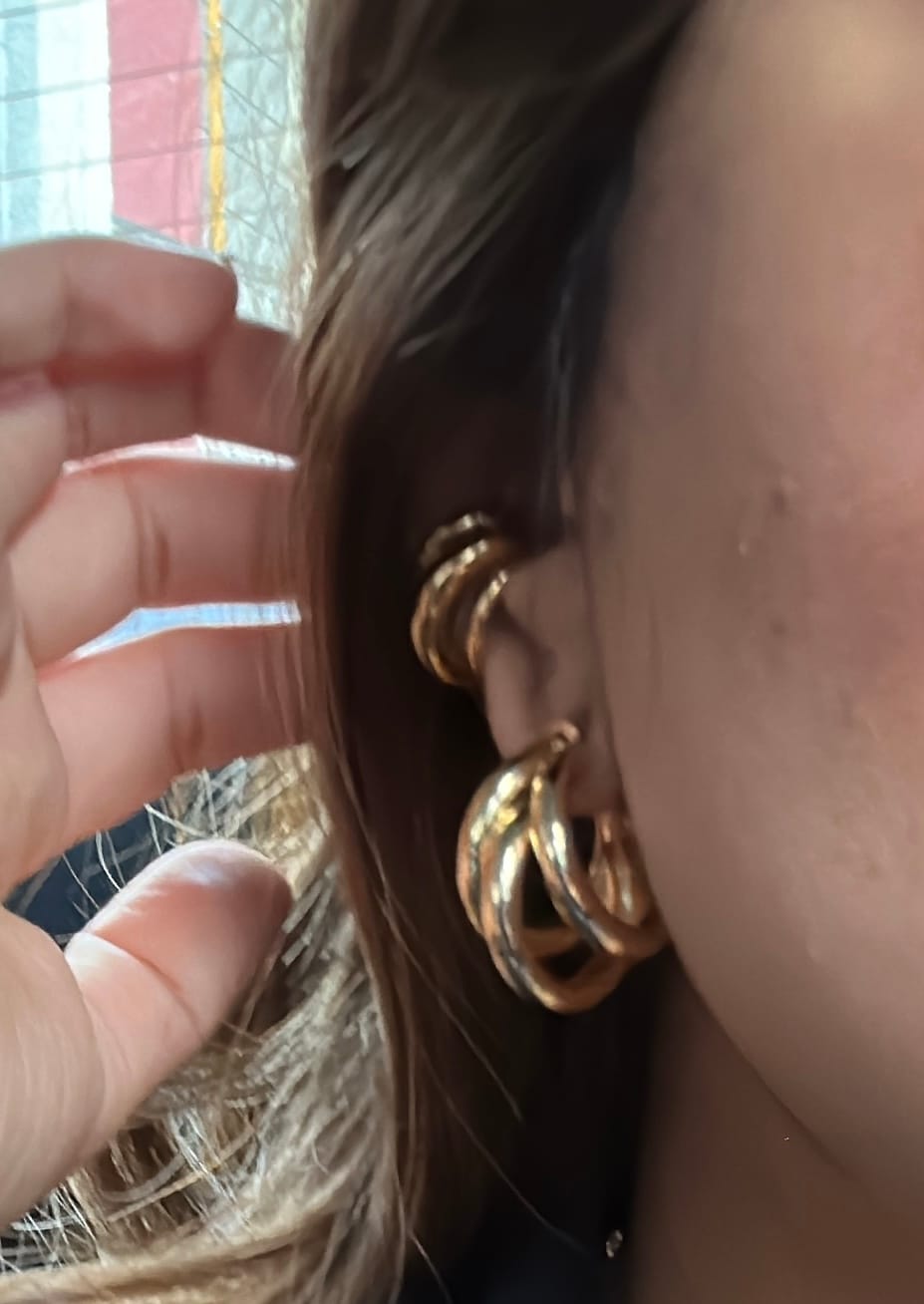 Customer photo review of Ear Cuff Triple Chunky
