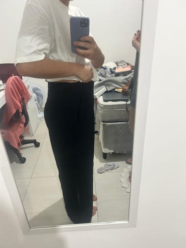 Giovana G. review of Calça Pantalona de Linho Graviola Preta image 1 out of 2