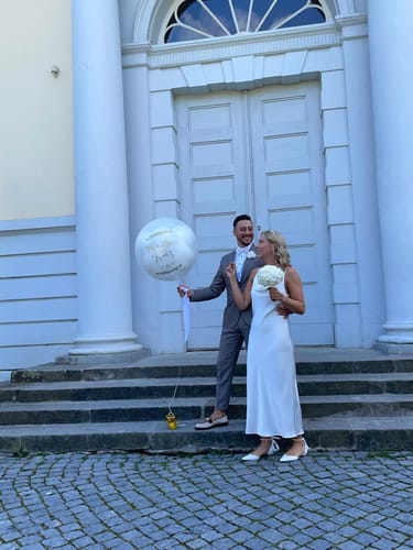 Kundenbewertung mit Foto zu Pop Up Ballon Standesamt zum Zerplatzen befüllt mit Herzballons (personalisiert) mit Versandoption