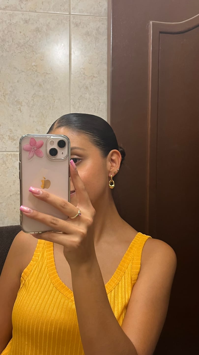 Customer photo review of Aretes Cosmo