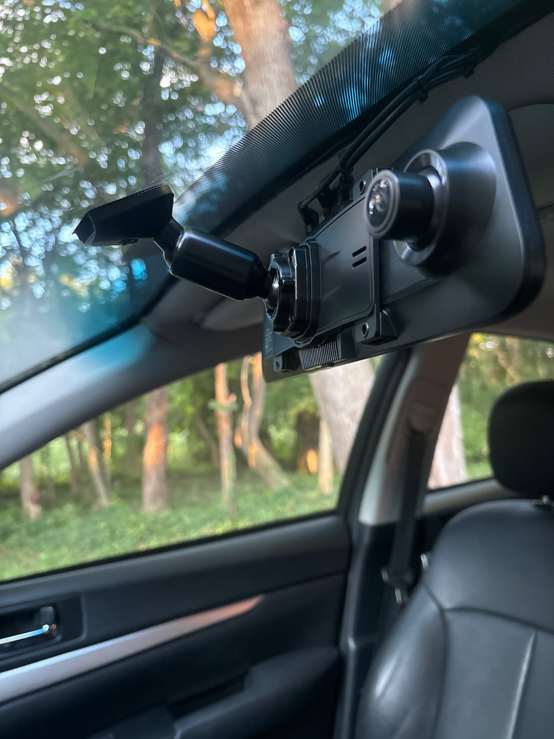 Customer photo review of WOLFBOX Universal Bracket for Smart Mirror for G900Tripro/ G900Pro/ G850Pro/ G900/ G850/ G840S/ G840H