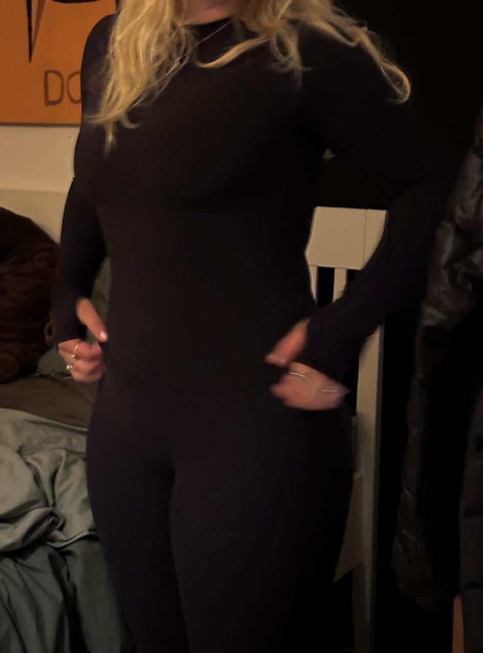 Customer photo review of Flare Leggings Onyx