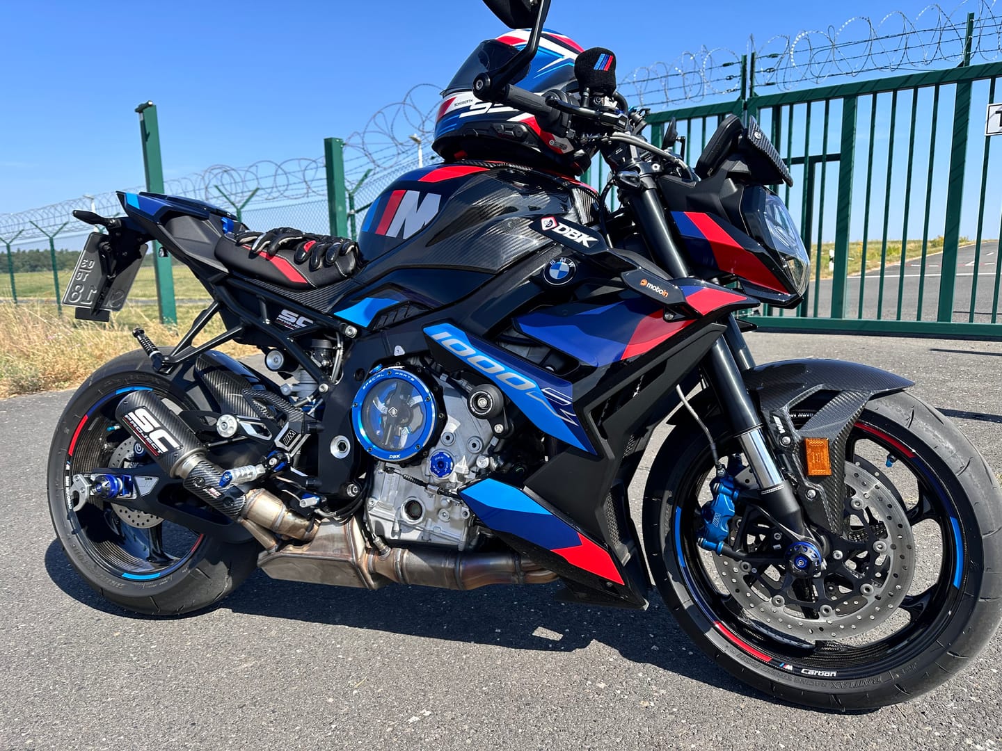 Customer photo review of CCDV12 - BMW | BLACK-BLUE | KLARER KUPPLUNGSDECKEL ÖLBAD 3D-EVO | CLEAR CLUTCH COVER OIL BATH 3D-EVO | passend für BMW S 1000 R / RR / XR & M 1000 R / RR / XR - Modelle