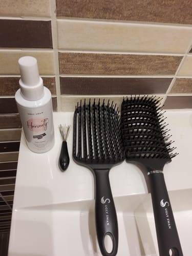 Customer photo review of The Ultimate Hair Detangling Kit
