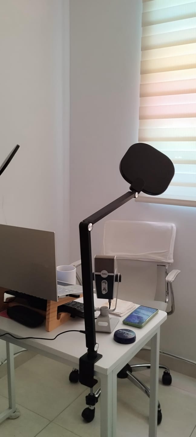 Customer photo review of Square 3 Plus 2-Pack Desk Lamps: Illuminate Your Workspace with Style