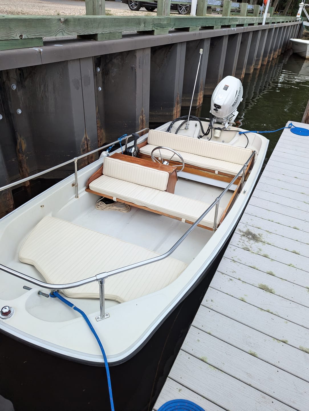 Customer photo review of Boston Whaler 13' Super Sport Complete Cushion Set