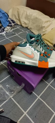 Customer photo review of LeBron Witness 8 EP Basketball Shoes