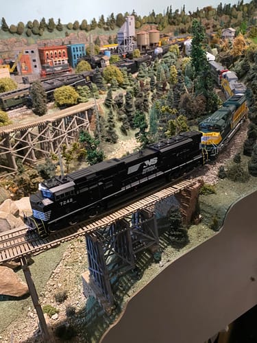 Customer photo review of Athearn Genesis ATHG75759 HO EMD SD70ACU Locomotive, NS #7242