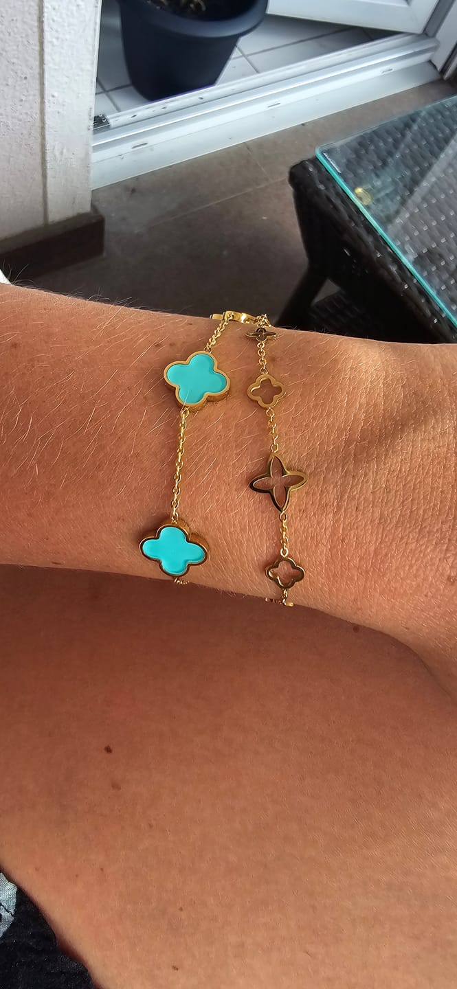 Customer photo review of Ice Blue Clover Armband | 18K vergoldet