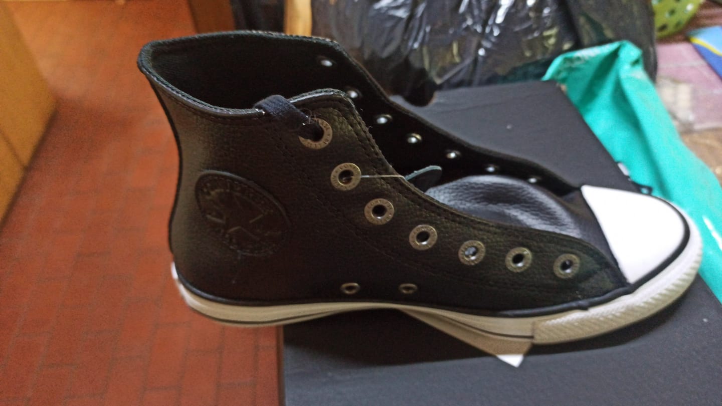 Customer photo review of Zapatillas Converse Chuck Taylor Hi Leather Negro Blanco