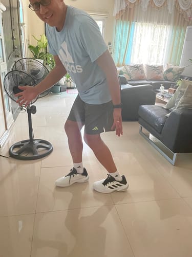 Customer photo review of adidas Men's Barricade 13 Tennis Shoes