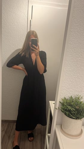 Customer photo review of Amelia Musselin Kleid - Schwarz