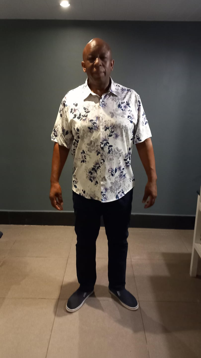 Customer photo review of Men's Summer Short Sleeve Floral Print Casual Button Up Shirt