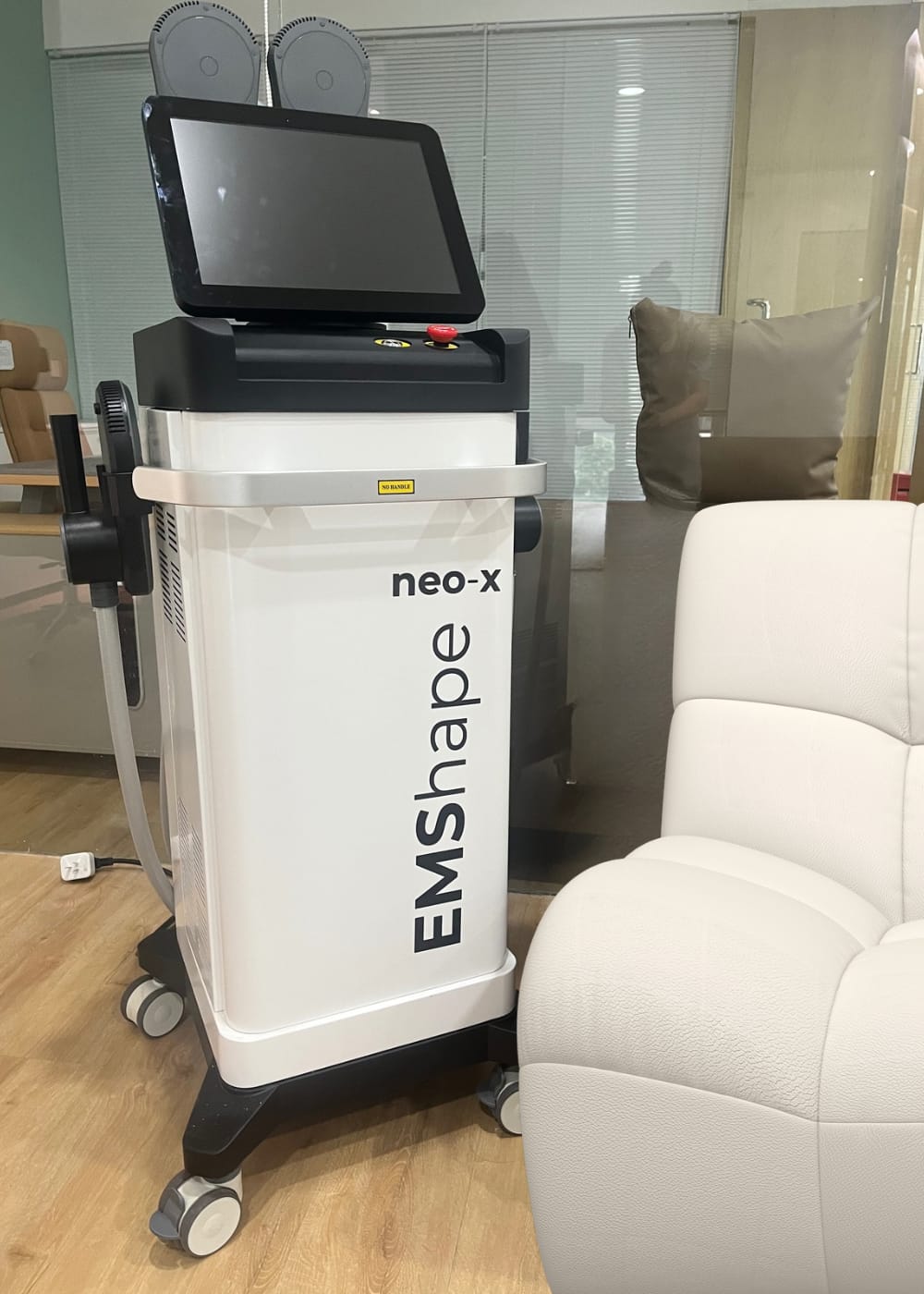 Customer photo review of EMShape® Neo-X Body Contouring Machine