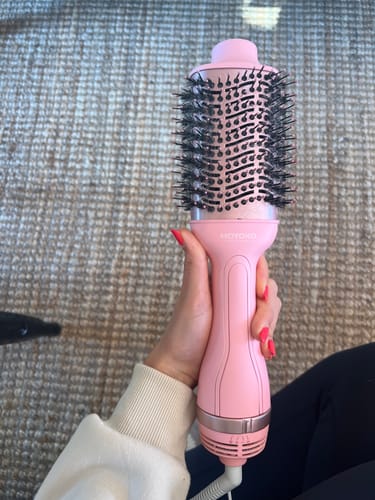 Customer photo review of Moyoko Magnitude Blowbrush – Pink