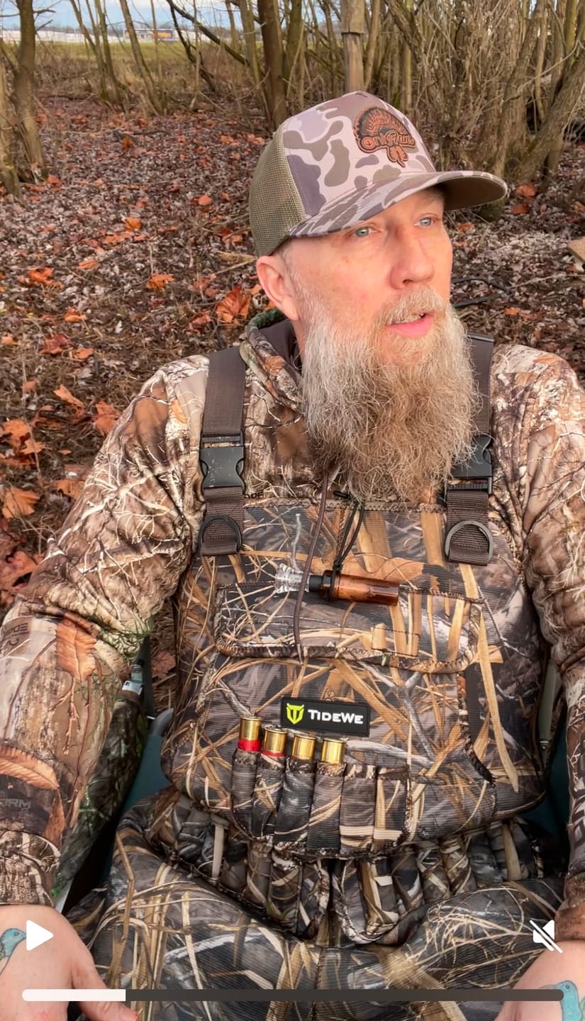Customer photo review of Seeker Insulated Duck Waterfowl Hunting 800 Gram 3M Thinsulate Neoprene Chest Waders
