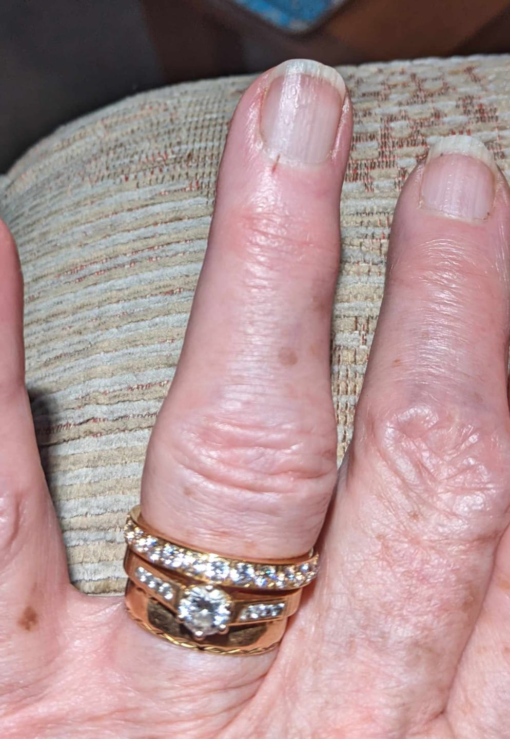 Customer photo review of Gold 3mm Full Glitz Ring