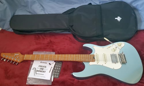 Customer photo review of Donner DST-550 39-inch ST Electric Guitar HSS Pickup Solid Double-Cut Poplar Body