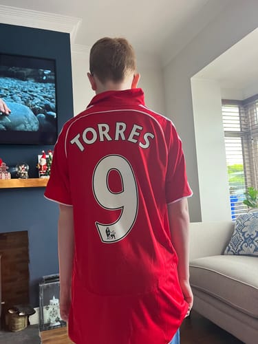 Customer photo review of Fernando Torres Liverpool 2006 2008 Season Champions League Red Retro Football Jersey