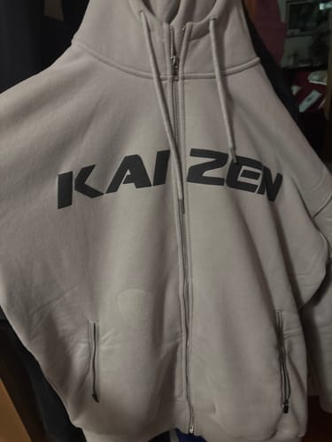 Customer photo review of TEAM KAIZEN™ OVERSIZE FULL ZIP HOODIE