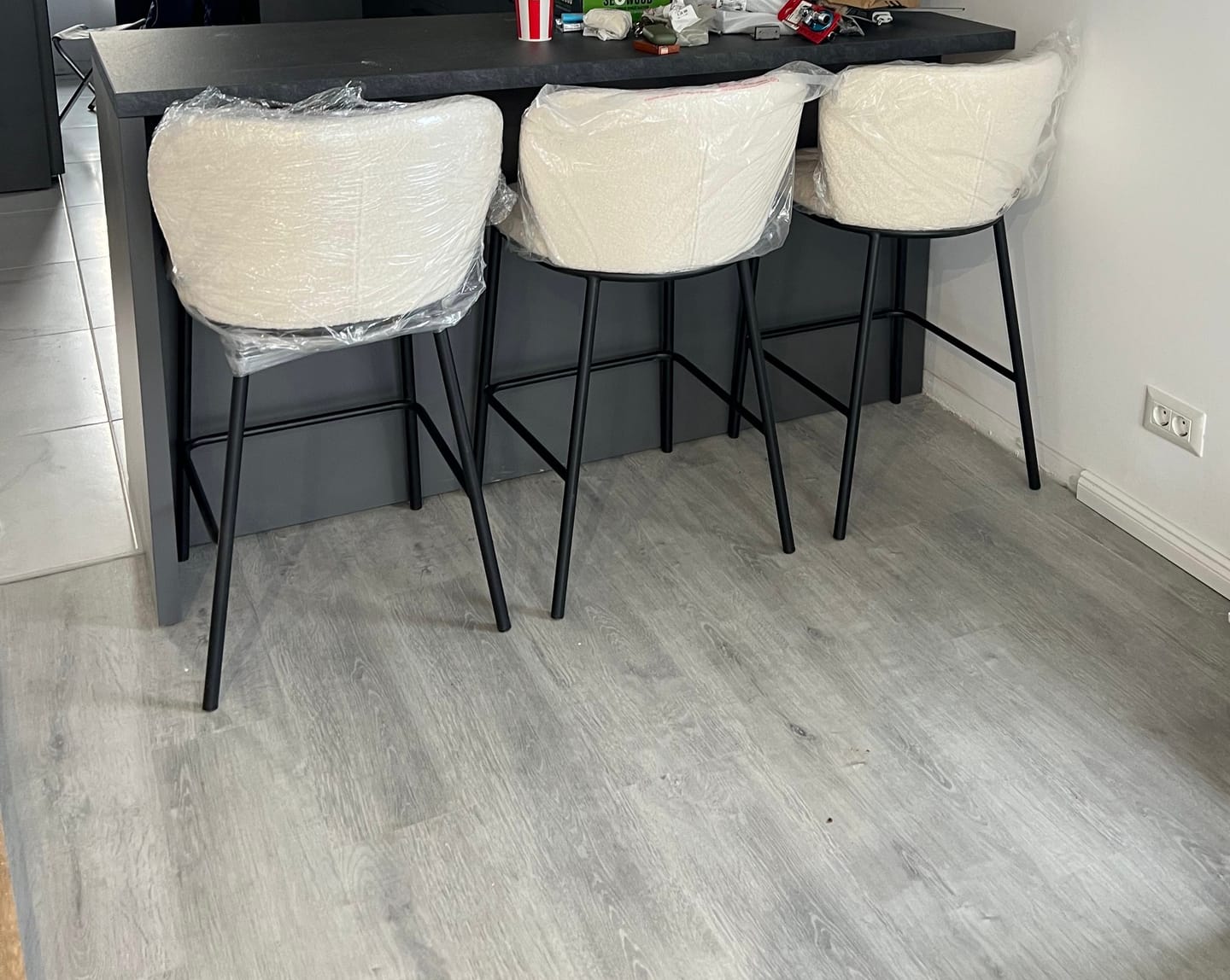 Customer photo review of Scaun bar H119, crem/negru, stofa buclata/otel, 54x53x92 cm