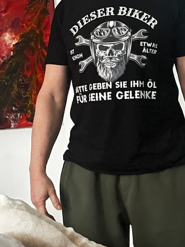 Customer photo review of Bevor der Teufel mich holt - Hoodie Rückendruck