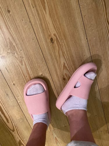 Customer photo review of HappyFlops