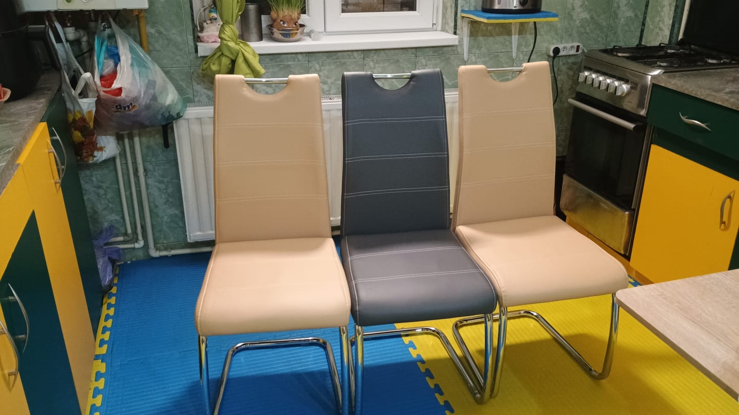 Customer photo review of Scaun K211, bej/crom, piele ecologica/metal, 42x60x97 cm