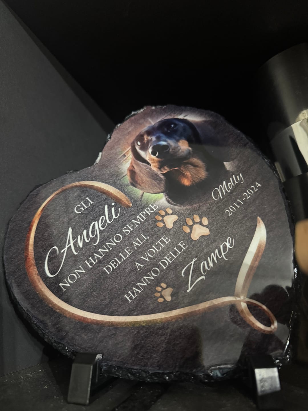 Customer photo review of Gli angeli hanno delle zampe - Cuore in ardesia personalizzato