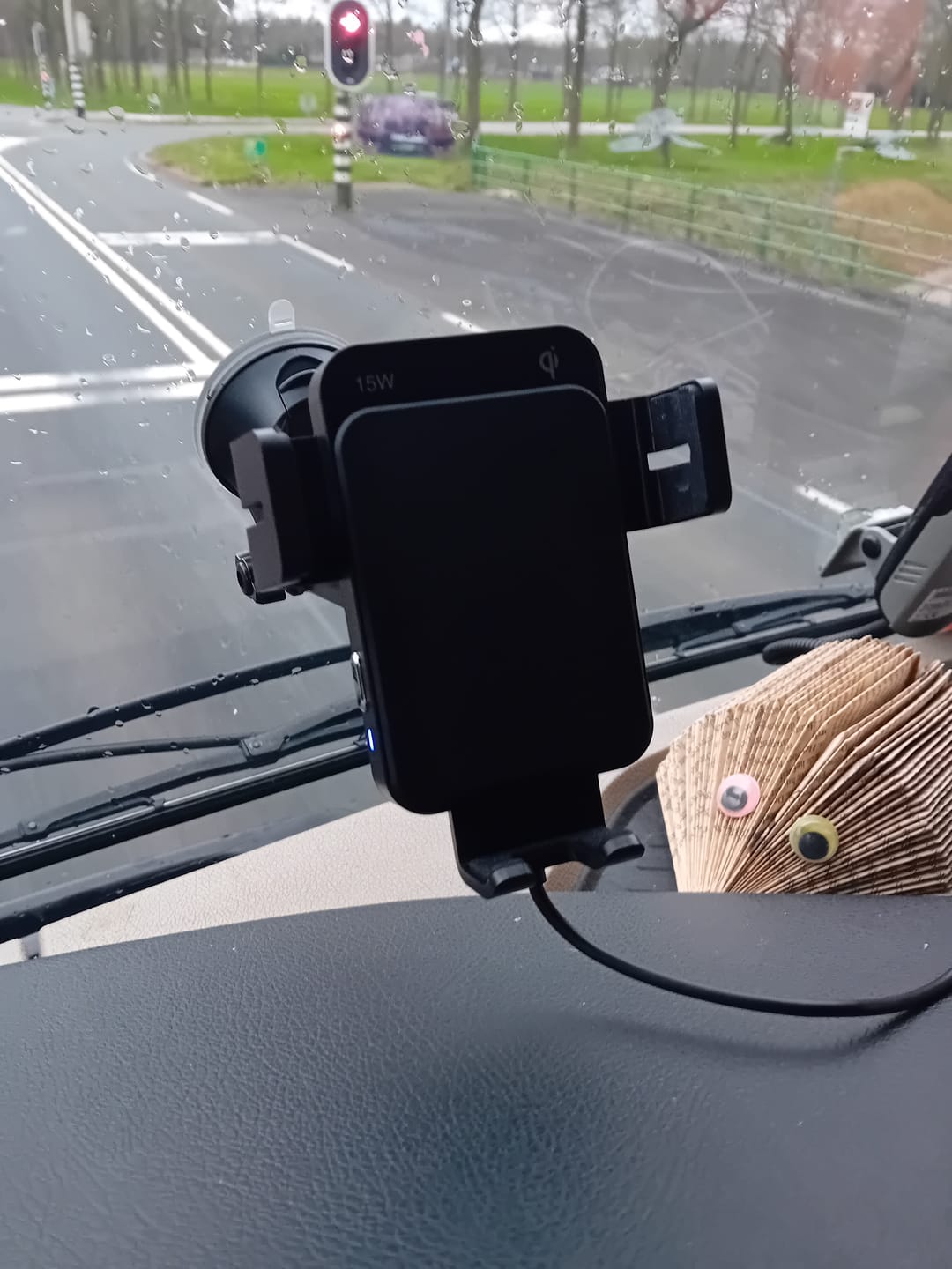 Customer photo review of WEGMAN™ Telefoonhouder met QI Draadloze Oplader Auto 15W