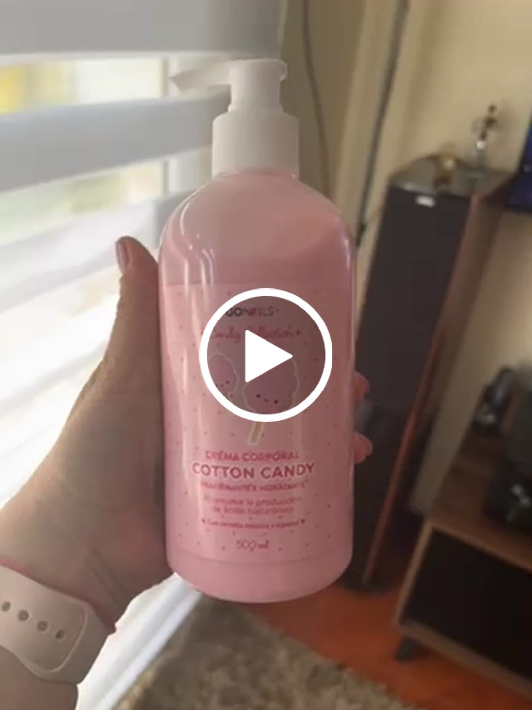 Customer video review of Crema de Cuerpo Reafirmante e Hidratante Cotton Candy 500 ml