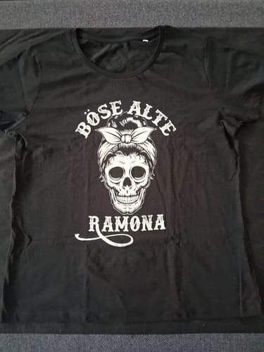 Customer photo review of Böse alte Frau - Damen T-Shirt (Personalisiert)