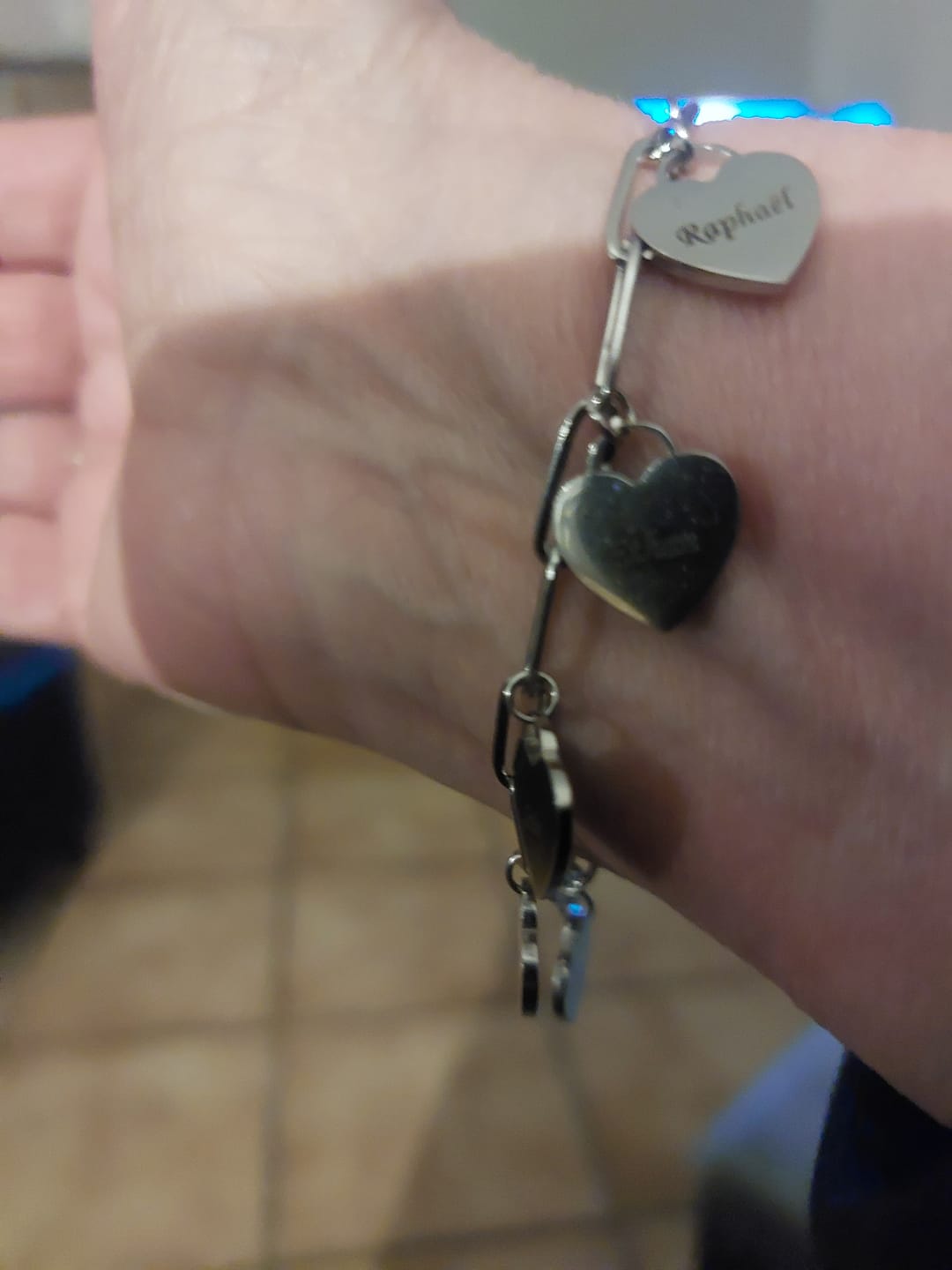 Customer photo review of Bracelet Personnalisé à Cœurs Multiples