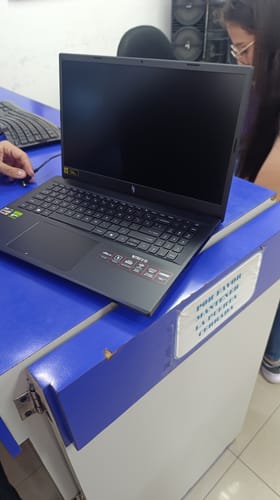 Customer photo review of Laptop Acer Nitro V 15.6" FHD 144Hz - AMD Ryzen 7 7735HS - 16GB RAM - 1TB SSD - NVIDIA GeForce RTX 4060