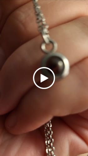 Customer video review of Personalisierte Kreis Halskette mit Foto