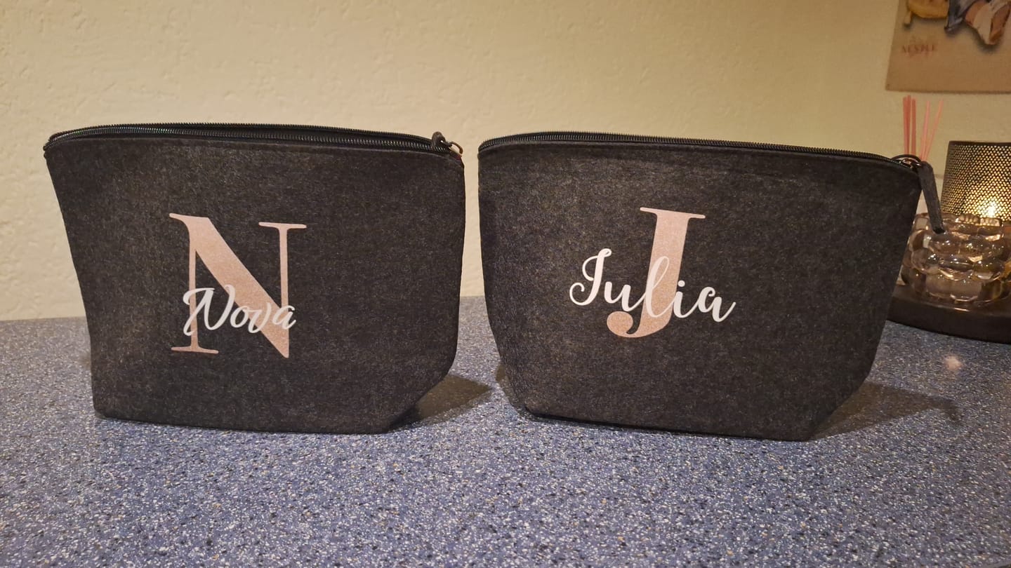 Customer photo review of Initiale - Individuelle Kosmetiktasche Filz