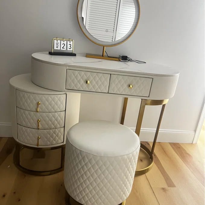 Customer photo review of Acodaiuy Vanity Desk | Makeup Vanity Desk White Vanity Table Dressing Table with Drawers Vanity Desk with Mirror & with Lights Makeup Table for Bedroom Bathroom - White