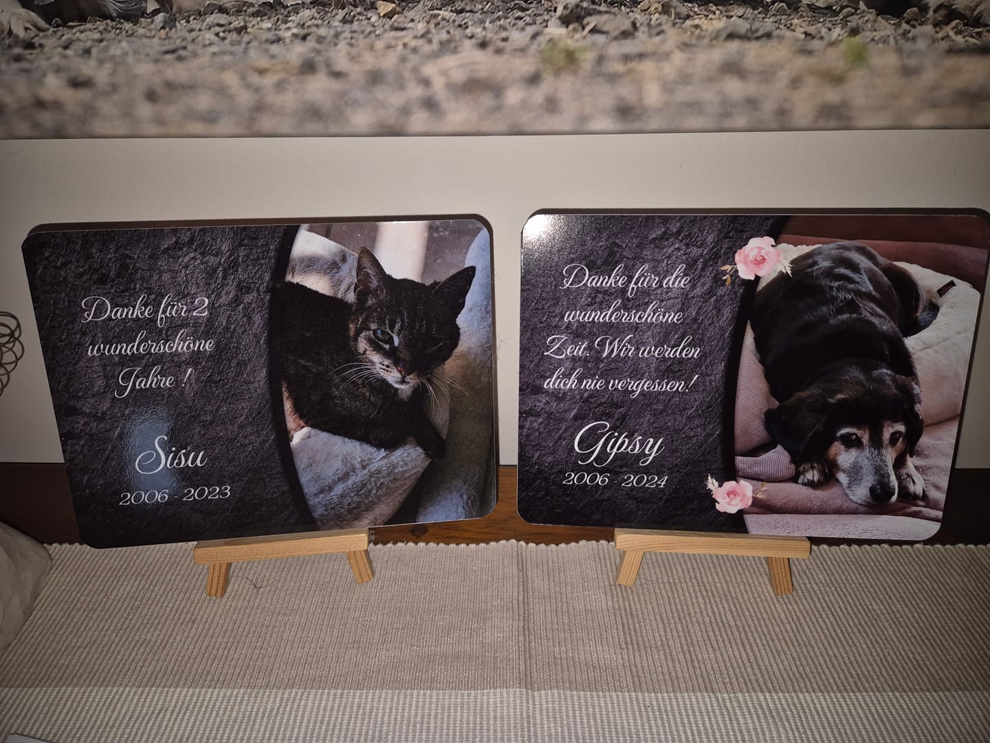 Customer photo review of Hunde Gedenktafel mit Foto & Spruch (UV- & Wetterfest)
